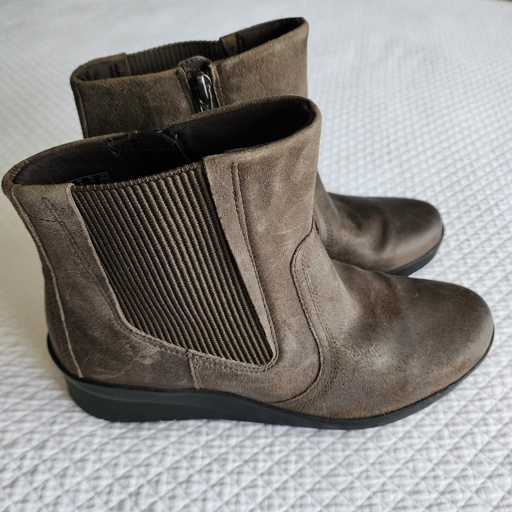 Clarks Slate New Ankle Booties. - Picture 6 of 8
